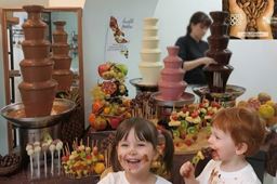 Csokoládé szökőkút party