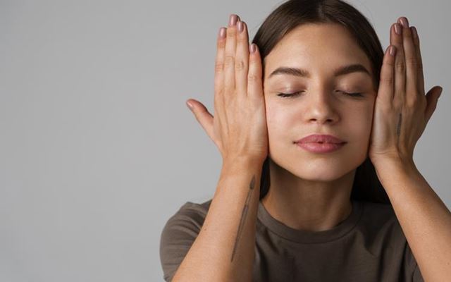 Face Yoga - Natural and fun rejuvenation method